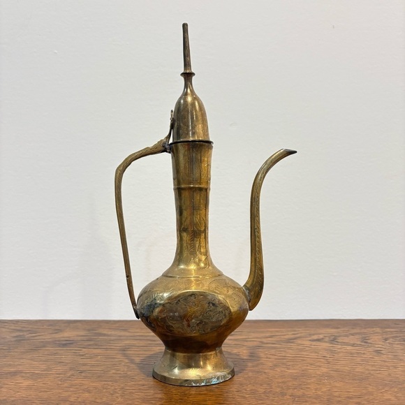 Vintage Solid Brass Teapot Genie Lamp Pitcher Made in India Ornate Etched Floral - Picture 3 of 17